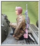Russische Figur 1:16 Infantrist kniend auf Panzer, Bausatz 43